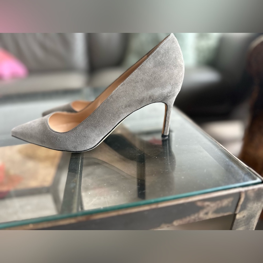 Manolo Blahnik Elegant Gray Suede Pumps 36.5